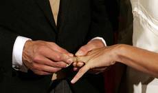 "Lei mi tradisce" e lui 
si vendica in pubblico 
e molla la sposa sull'altare