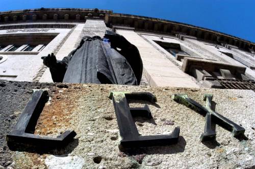 Un magistrato accusa i colleghi  
E' guerra nella procura di Bari