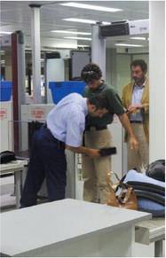 Un uomo col trolley beffa il metal detector. Linate chiuso per ore