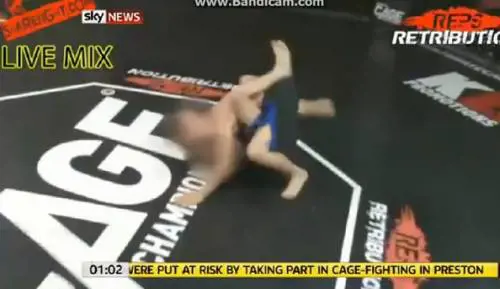 Gb, un video choc:  
bambini che lottano  
rinchiusi nella gabbia