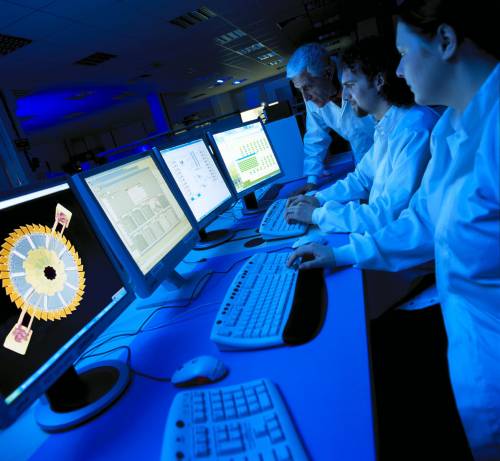 "Spazio e tempo: idee che possono cambiare" 
I neutrini più veloci della luce? Una rivoluzione