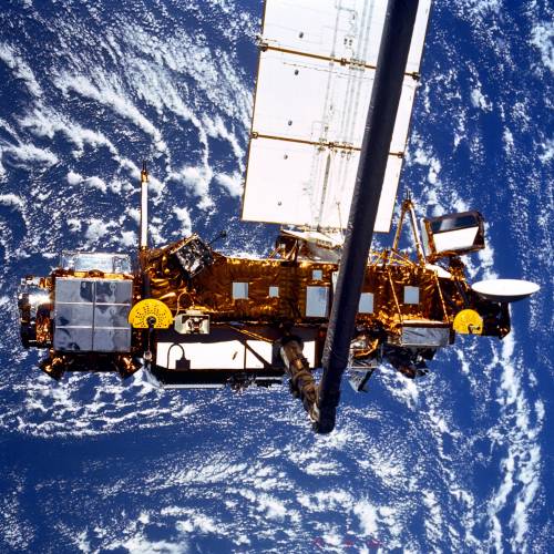 Il satellite cade nel Pacifico: cessato l'allarme 
Ma la Nasa: "Possibili frammenti sul Canada"