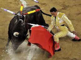 Barcellona dice addio a matadores e tori 
Stasera l'ultima corrida, poi scatterà il divieto
