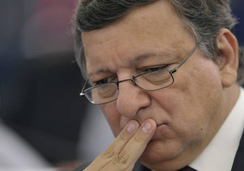 Crisi, Barroso rassicura: 
"Grecia in Eurozona" 
Piazza Affari resiste