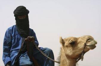 Roma, iracheno chiede la mano di una donna per 10 cammelli: condannato per stalking