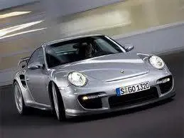 Padova, vanno all'università con la Porsche  
Poi si fingono poveri e prendono i contributi 