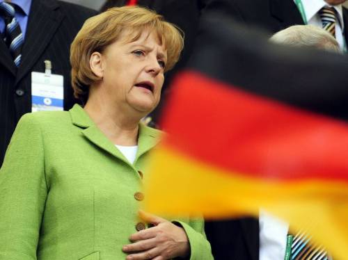 La Germania approva 
il fondo salva-Stati 
L'Eurozona tira il fiato