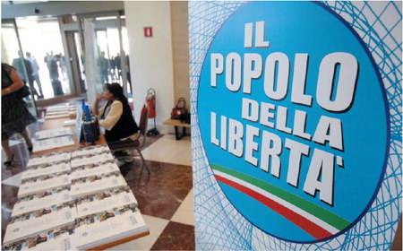 Pdl, 400 mega-manifesti in città e via al tesseramento on line
