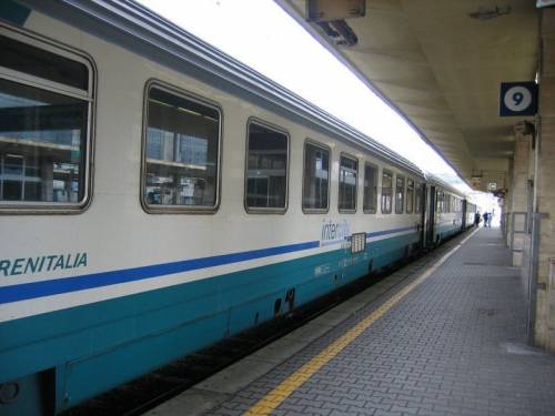Firenze, il treno deraglia: operaio muore schiacciato 