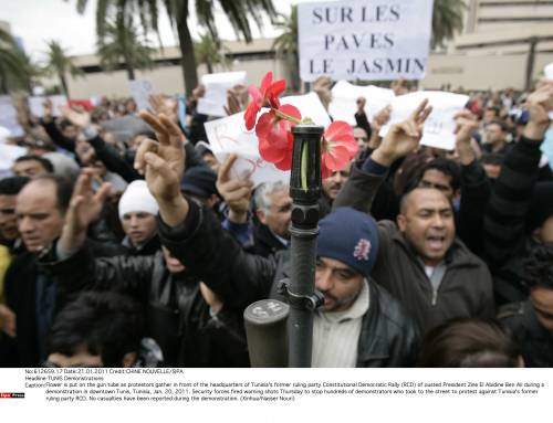 Tunisia al voto, ma ubriaca di democrazia 
In lizza ottanta partiti per un solo governo