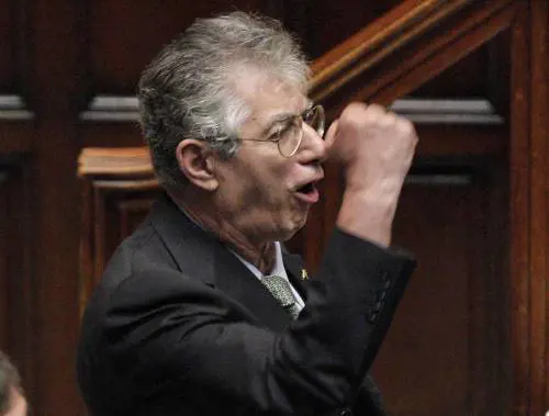 Lagenda di Bossi: legge elettorale poi il voto