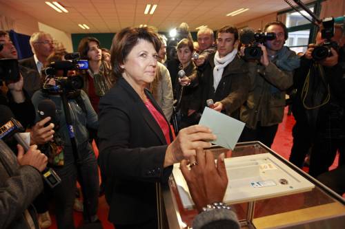 Francia in attesa: la "gauche" va al ballottaggio 
Sfida fra i due elefanti che si odiano col sorriso