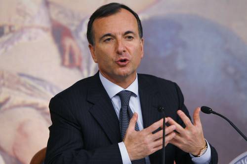 Frattini frena sull'asse Merkel-Sarkò 
Ma Obama: "Dai noi pieno sostegno"