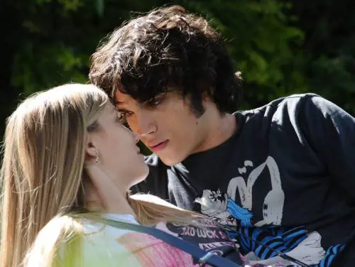 Andiamo a convivere ma a casa di mamma 
Ma l'esperimento ha il fallimento assicurato