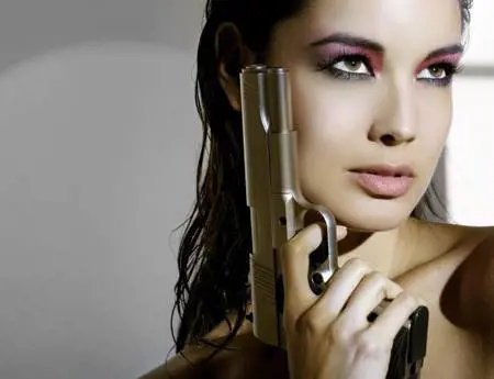 Bond girl: ecco Bérénice, mora mozzafiato 
nel mirino dell'ultimo film dell'agente segreto