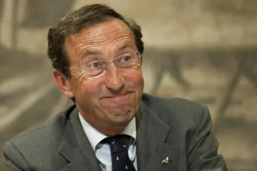 Da Fini a Pisanu, 
è l’ora degli avvoltoi