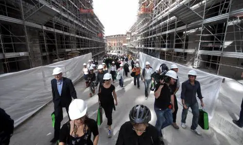 Ecco il ponte pedonale che collega corso Como all’Isola di Porta Nuova