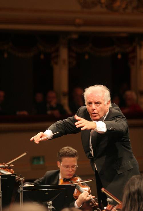 Barenboim direttore musicale alla Scala 
Sarà al timone del teatro fino al 2016