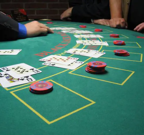 Vincevano al casinò con gli «occhi bionici» Arrestati i furbetti delle carte truccate