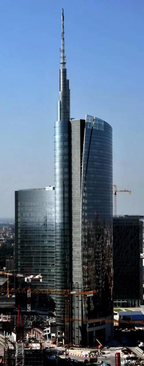 LItalia torna turrita: è gara verso lalto