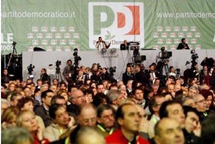 Pienone nella foto, ma al Pd c’è il deserto