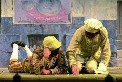 Lo Stabile inizia lautunno colorandosi con lArlecchino di Strehler e Soleri