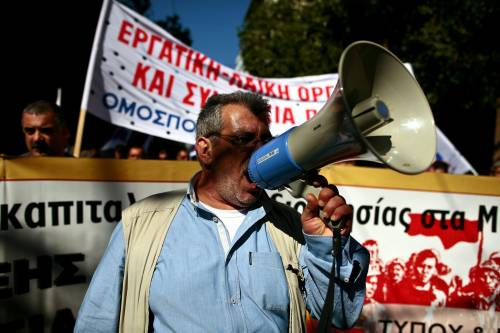 Grecia paralizzata: sciopero generale per 48 ore 
I sindacati: "Blackout contro i tagli del governo" 