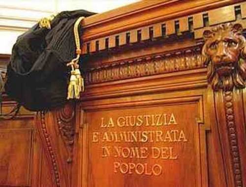 Il tribunale: "I ministeri al Nord vanno rimossi" 
Ma Calderoli non ci sta: "Resteranno operativi" 