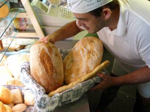 La pagnotta più salata? 
Si compra a Milano 
A Bari il forno "low cost"