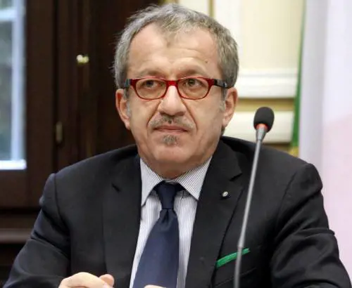 Il ministro Maroni firma lintesa anti-mafia con 26 sindaci