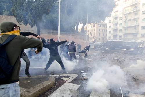 Viva la mamma violenta 
Adesso Repubblica 
santifica i devastatori