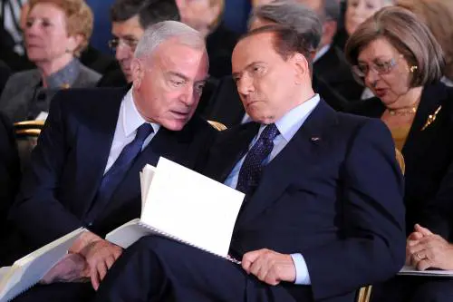 Bankitalia, entro oggi il nome del governatore 
Berlusconi stretto tra i veti: spunta l’outsider