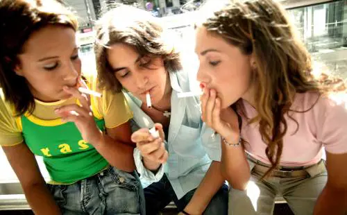 Aiuto, la scuola è invasa (dal fumo delle sigarette)