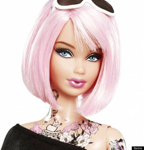 La Barbie con i tatuaggi 
desta le ire dei genitori 
"Così è troppo sexy"