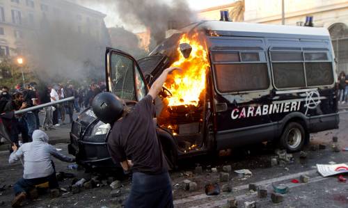 Preso uno dei black bloc di Roma 
Stava andando in Val di Susa