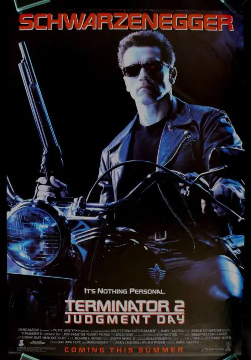 Rieccolo sul set a menare le mani (ma ha 64 anni)