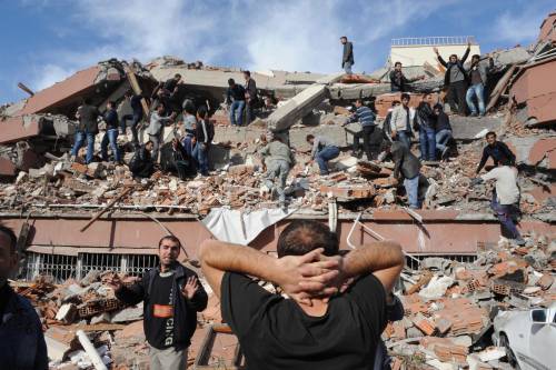 Terremoto in Turchia, si temono 1000 vittime È il sisma più grave degli ultimi dieci anni