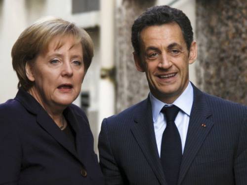 Il sorriso alla domanda su Berlusconi? Ora Merkel e Sarkò smentiscono: un equivoco