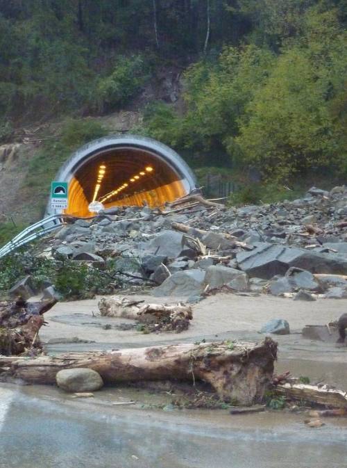 Spezia in ginocchio sotto una valanga d’acqua