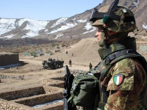 Afghanistan, ordigno esplode contro un blindato Feriti in maniera lieve cinque soldati italiani