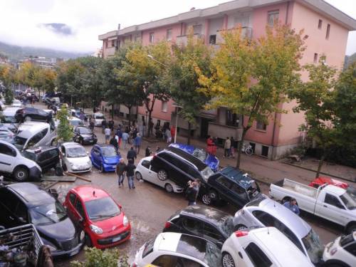 Alluvione, trovata a Cassana la settima vittima La rabbia degli alluvionati, contestati i politici