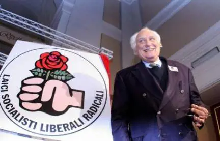 Tensione al congresso del partito Radicale: aggredita troupe del Tg3