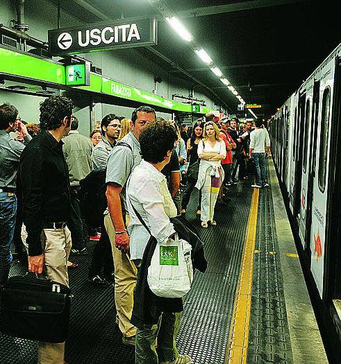 Metrò, 30mila pendolari in più. "Sarà come sui carri-bestiame"