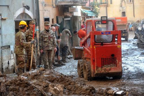 Maltempo, anziani evacuati nelle Cinque Terre Un altro allarme nubifragio spaventa la Liguria