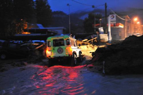 In Liguria iniziano le operazioni di evacuazione Si teme da domani nuova ondata di maltempo