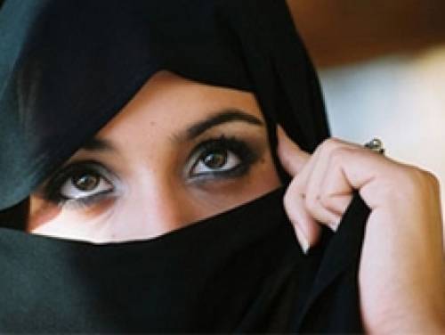 Vicenza, la moglie dell'imam dice "no" al velo Il marito non ci sta: la picchia e la violenta