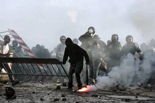 Roma messa a ferro e a fuoco il 15 ottobre scorso Degli indignati fermati solo uno resta in carcere