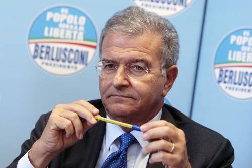 Cicchitto: "Traditori? No, ma sbagliano strategia"