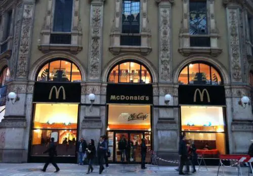 McDonalds dice no allo sfratto e vuole 24 milioni dal Comune