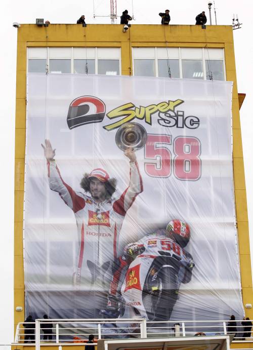 "Ciao Super Sic" Una parata di moto  per l'addio a Simoncelli